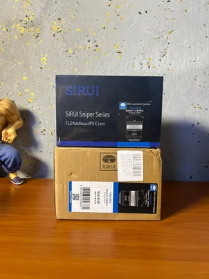 تعد عدسة Sirui Sniper 23mm f/1.2 AF المخصصة لكاميرات APS-C بتركيب Sony E-mount