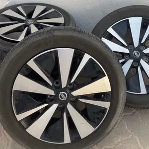 للبيع 4 رنقات التيما 2019+ أصليات مقاس 17 و معاهم تواير يابنيات مستعمله السعر 1500 شامل التواير