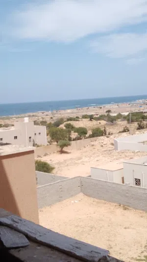 شقة جديدة ملك على البحر للبيع بصبراته , مشطبه بنسبة 85% للبيع