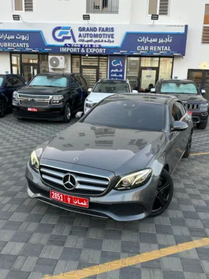 سيار مرسيدس ( mercedes )بنز الفئة E 300 رمادي بنزين أوتوماتيك للايجار اليومي ، اسبوعي ، شهري