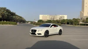 Sedan Bentley in Muscat