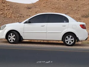 كيا ريو موديل 2012 نظيف  بمششى قليل