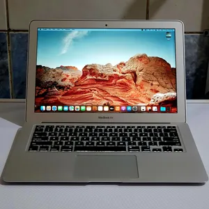 Apple Macbook Air 2017 13-inch in excellent condition ماك بوك إير من أبل موديل 2017، مقاس 13 إنش
