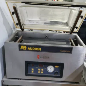 ماكينة فاكيوم وتغليف سحب هواء Audionvac احترافية للمطاعم والمعامل بحالة ممتازة