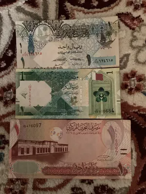 عملات ورقية مختلفة لدولة قطر والبحرين