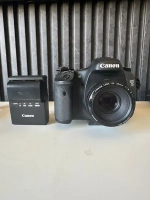 Canon EOS 7D + عدسة 50mm f/1.8 II