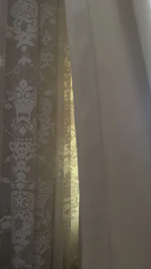 ستائر والاشرعه البيضاء