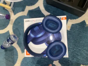 سماعة jbl 660 live نظيفة