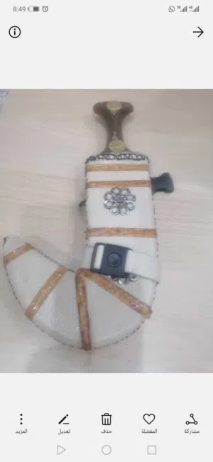 خنجر ملبس جلد ومقبض عاج