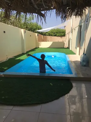 تنفيذ حمامات سباحة حسب التصميم والمقاسات