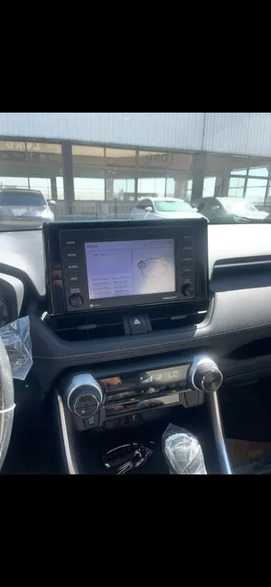 شاشة تويوتا راف فور بتركب من 2019 الى 2025 بحالة ممتازة تدعم بلوتوث وUSB وAUX وراديو وعرض الهاتف