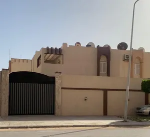 منزل من طابقين في حي 9 يوليو ( مصراتة )