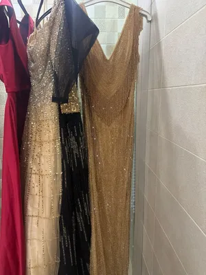 بدلات خطوبة وسهرة بحالة جيدة جداً
