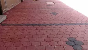 معلم بلاط متداخل