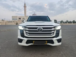 Used Toyota Land Cruiser in Muscat