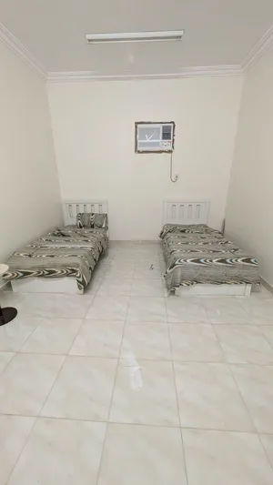 سرير نفر لون أبيض