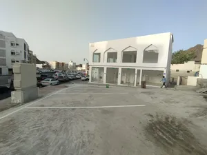 Showroom for rent in muttrah toward souq