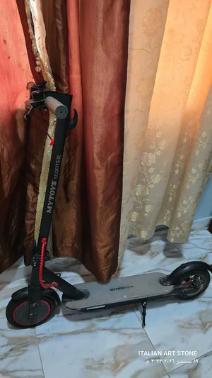 سكوتر كهربائي ذكي قابل للطي من العلامة التجارية الشهيرة مايتويز (MYTOYS