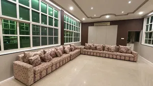 كنب منزلي مع طاوله