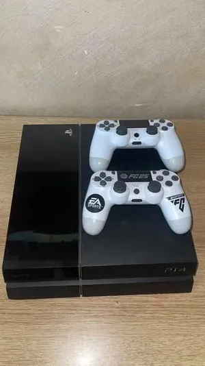 playstation 4 fat  بأفضل الأسعار مستعمل جديد فقط استعماله شهر واحد الجهاز بحاله الوكاله