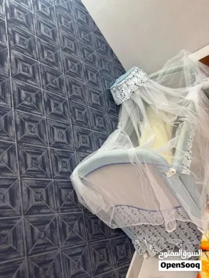 للبيع سرير اطفال بحاله جيده
