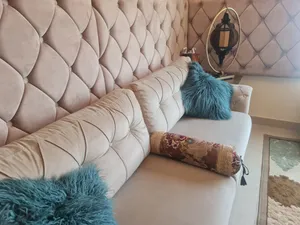 غرفة جلوس مع center table