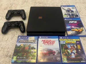 بليستيشن 4 مع جهازين و5 أشرطة PlayStation 4 with 2 controllers and 5 games