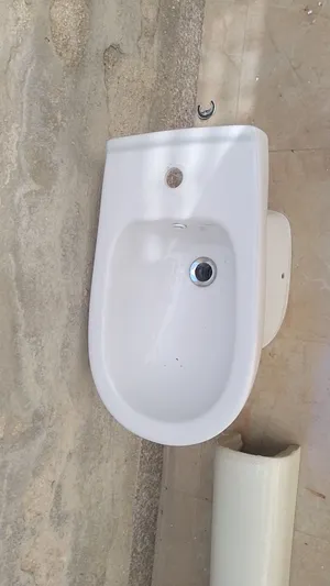 مغسله مع عمودها