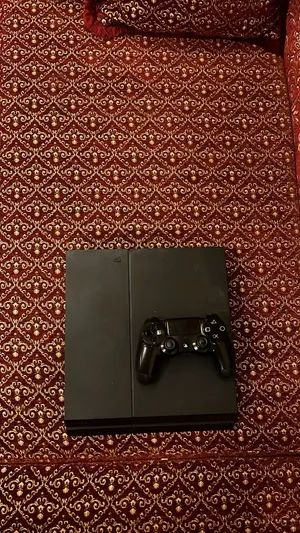 Ps4 للبيع امورها طيبه