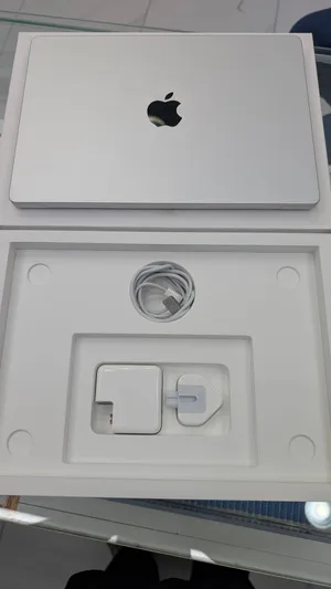 Apple MacBook pro m3 (1TB/8GB) silver