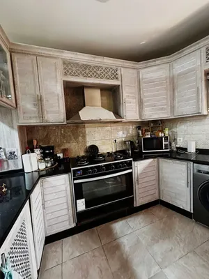 العقبة/شقة للبيع في السكنية السادسة طابق ثاني هندسي مع مصعد