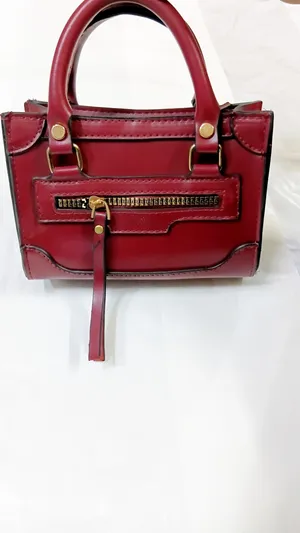 شنطة ظهر: Backpack شنطة كروس: Crossbody Bag شنطة كتف: Shoulde