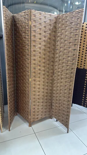بارتشن اربع ابواب قياس الدرفة 45سم العرض 180بارتفاع180 اشكال مختلفة والوان مختلفة متوفر توصيل