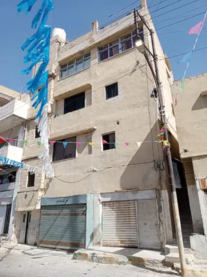 عماره للبيع  عمان جبل الجوفه مكونه من ثلث شقق ومخزنين