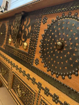 صندوق مبيت (مندوس) تراثي بشغل نحاس يدوي