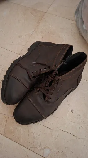 2 حذاء بشكل مميز وجميل