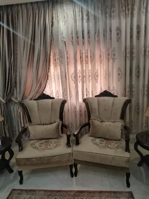 كنب  ضيوف سويدي 350دينار وتخت بيبي 50دينار