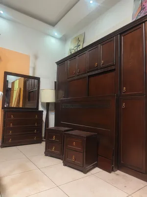 غرفة نوم ماستر تفصيل وليس تجاري بحاله ممتازه خشب لاتيه وزان بالكامل قشرت بلوط