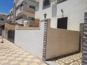 شقة ارضي معلق العقبة الثالثة للبيع