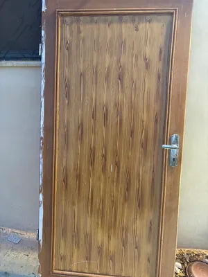 باب خشب مستعمل