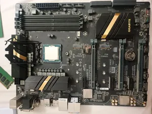 ga-z170-hd3 ddr4  من جيجابايت  i7 6700k  الوحه كلشي فيها شغال بدون رامات