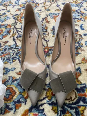 Gorgeous Authentic Giorgio Armani pumps size 39