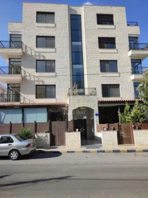 بالقرب من مطعم قرية النخيل شقة طابق أول 185م بتشطيبات راقية / ref 1231