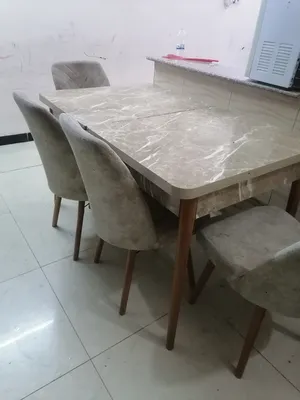 ميز طعام مع كراسي