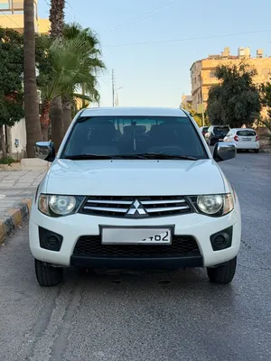 ميتسوبيشي L200 موديل 2015 بحالة الوكاله مالك أول