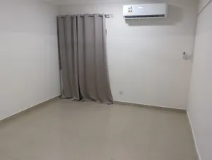 Rooms for Rent in Al Khuwair Females Only غرف للايجار للنساء فقط
