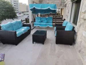 طقم راتان خمس مقاعد مع مرجوحة لون ازرق 250 دينار جديد بدل 275