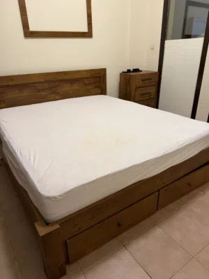 King bed with mattress and side drawers
