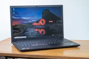 Lenovo thinkpad E15  i3 gen 10 ddr4 8g ssd 256gb شاشه 15.6