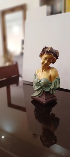 Klasik Roma Kadını Büstü – El Boyaması Gold ve Vintage Patina Detaylı Dekoratif Polyester Heykel 30